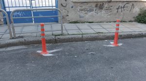 κολονάκια και κάγκελο στην είσοδο του σχολείου 1